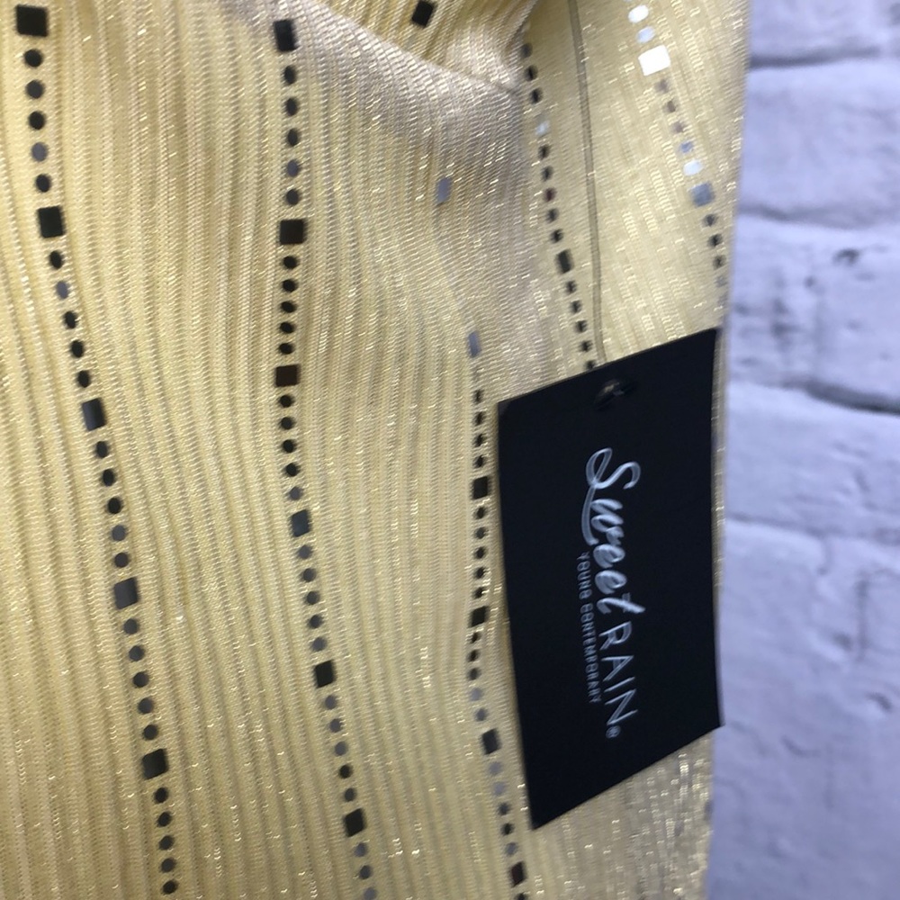 Sweet Rain tank top v-neck yellow metallic Medium - Picture 8 of 8